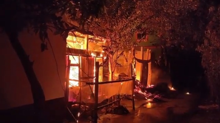 সোনারগাঁয়ে আধিপত্যের লড়াইয়ে পুড়ল ৪ বসতঘর